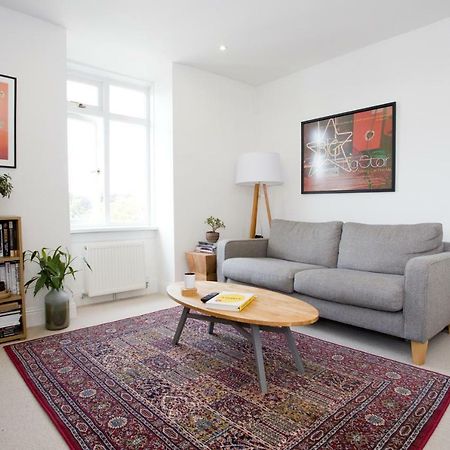 Bright 2 Bedroom Apt - Great Location - Free Parking Bournemouth Exteriör bild